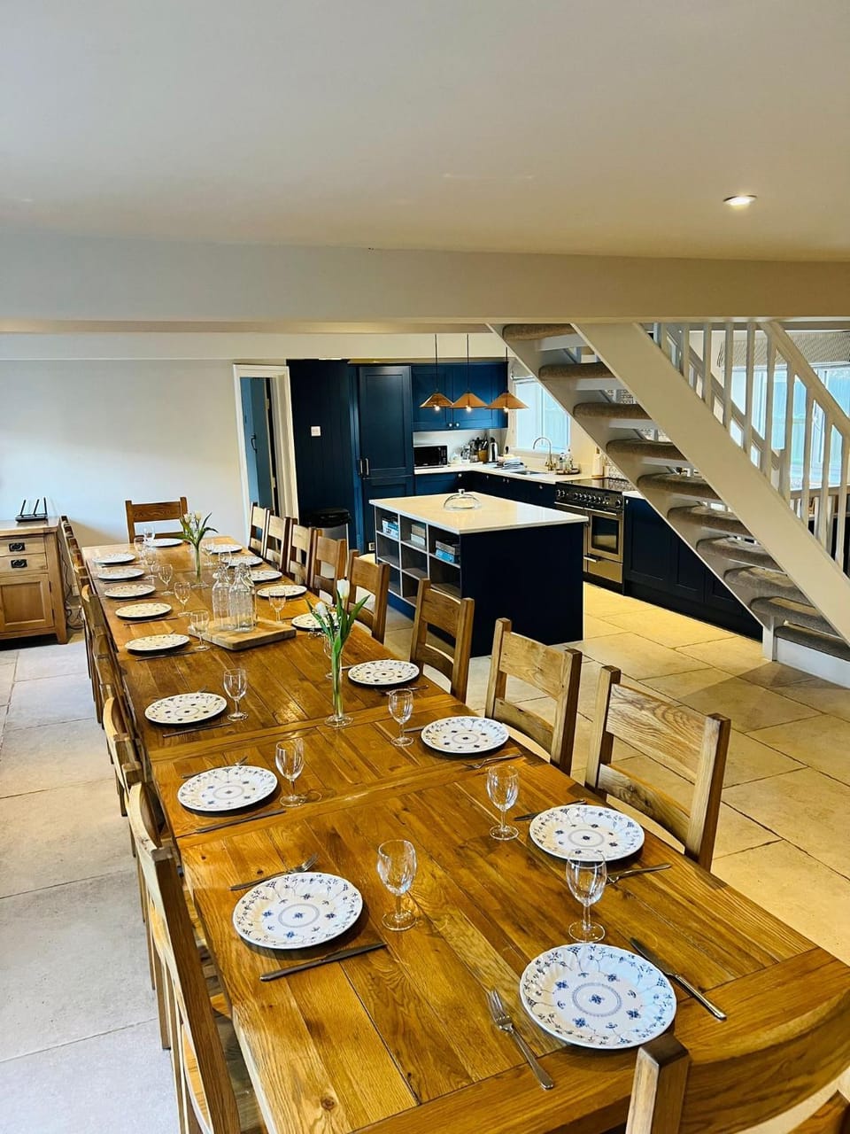 Kitchen or kitchenette, Seating area, Dining area