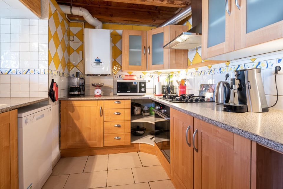 Kitchen or kitchenette, kitchen