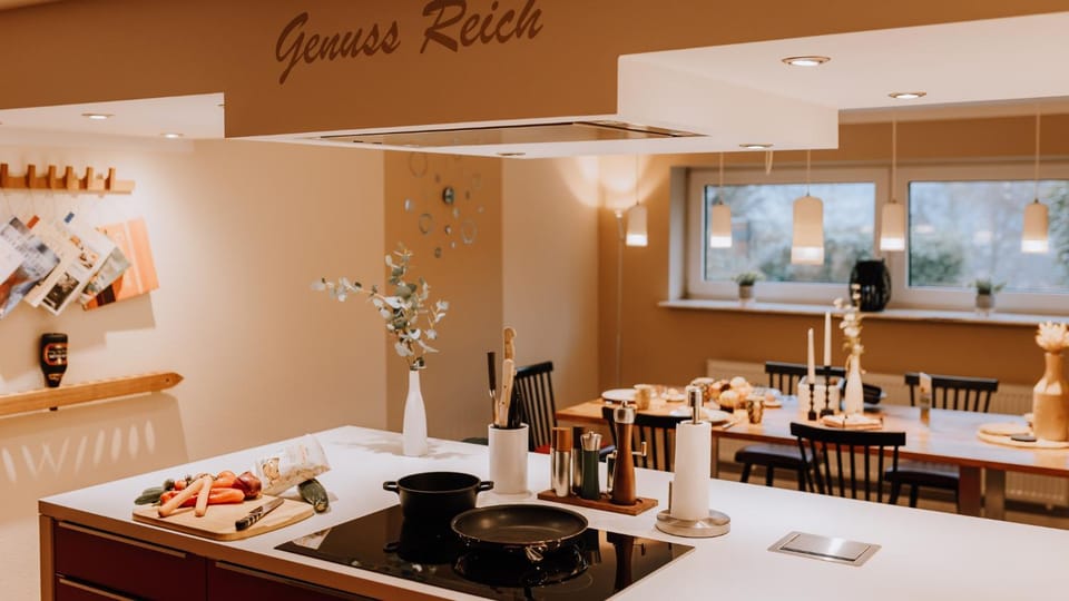 Dining area, kitchen