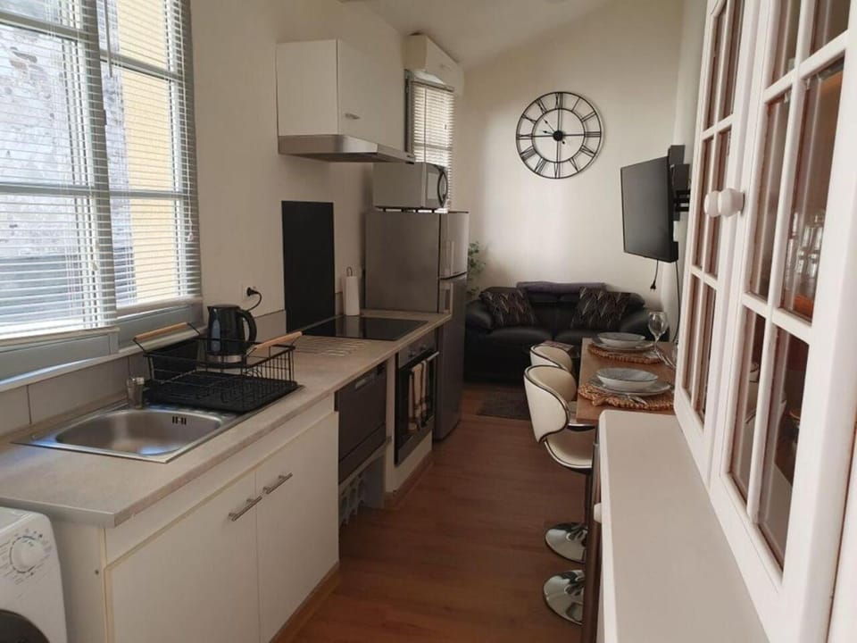 Kitchen or kitchenette, Seating area, Dining area, dishwasher, oven, stove