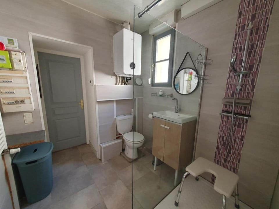 Shower, Toilet, Bathroom