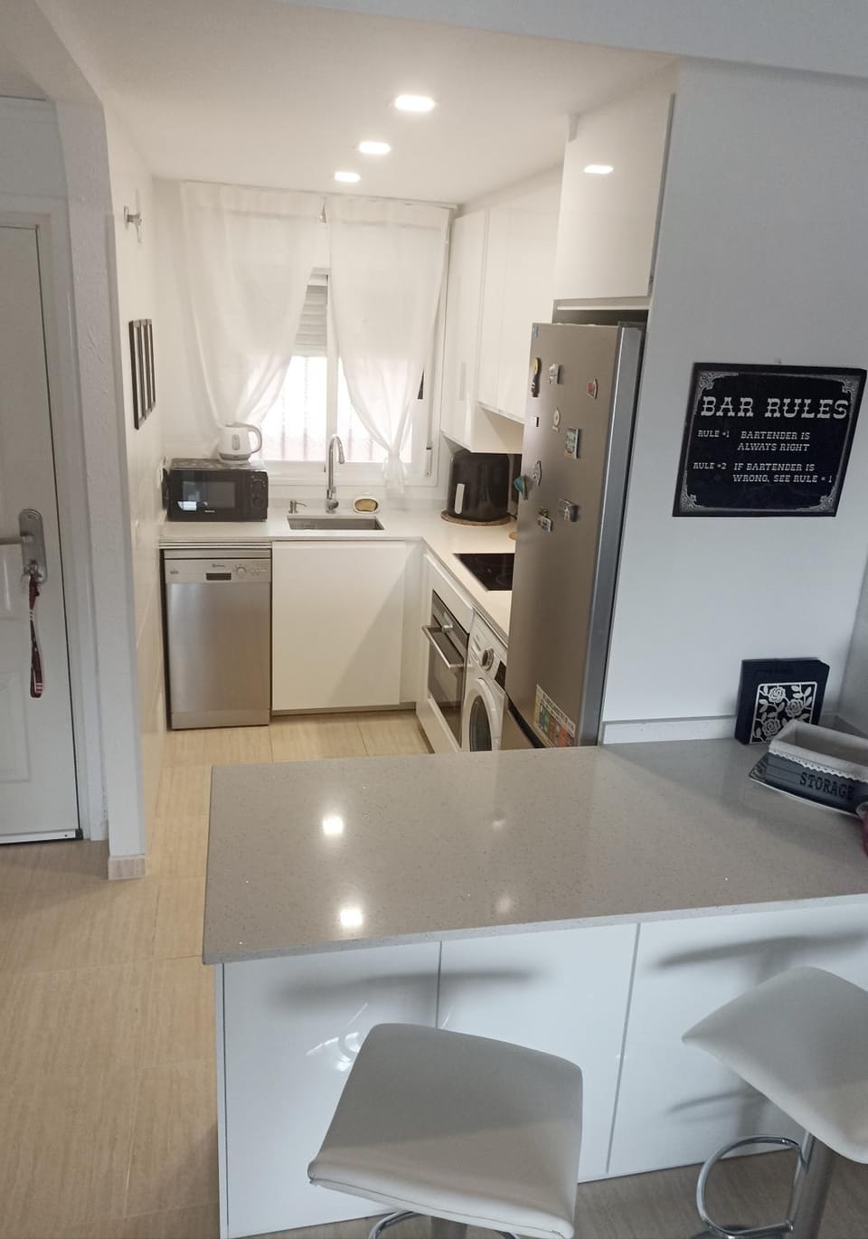 Kitchen or kitchenette, Dining area, dishwasher, oven, toaster