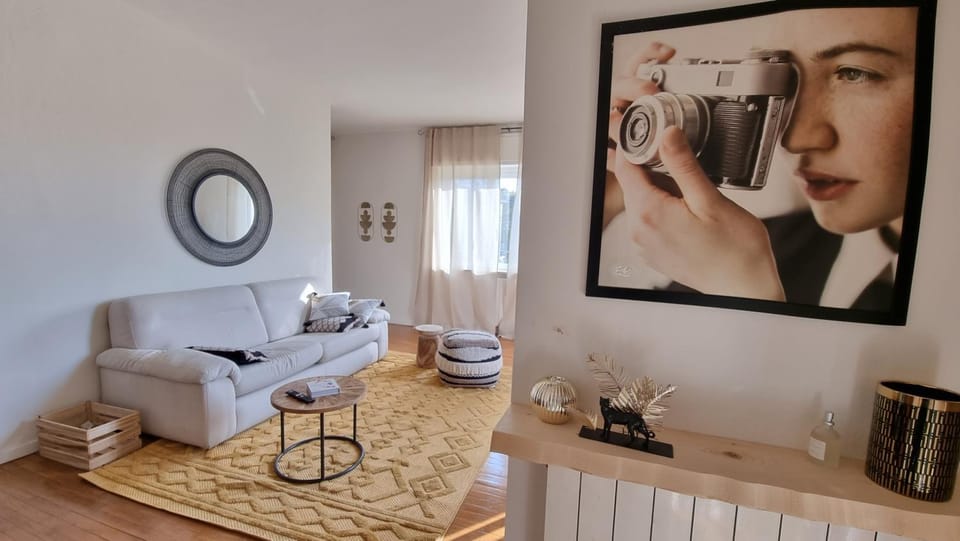 Living room, Photo of the whole room, air conditioner, air conditioner