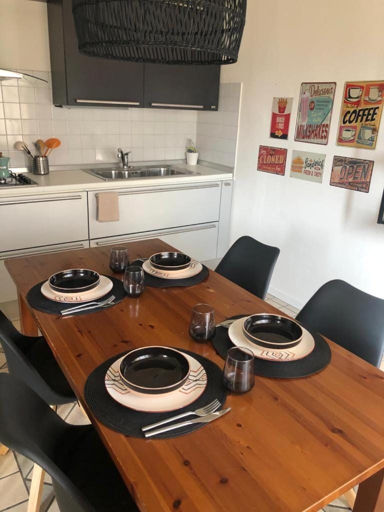 Kitchen or kitchenette, Dining area, pet friendly, stove