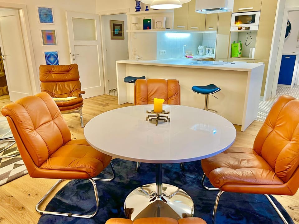 Kitchen or kitchenette, Living room, Seating area, Dining area, minibar