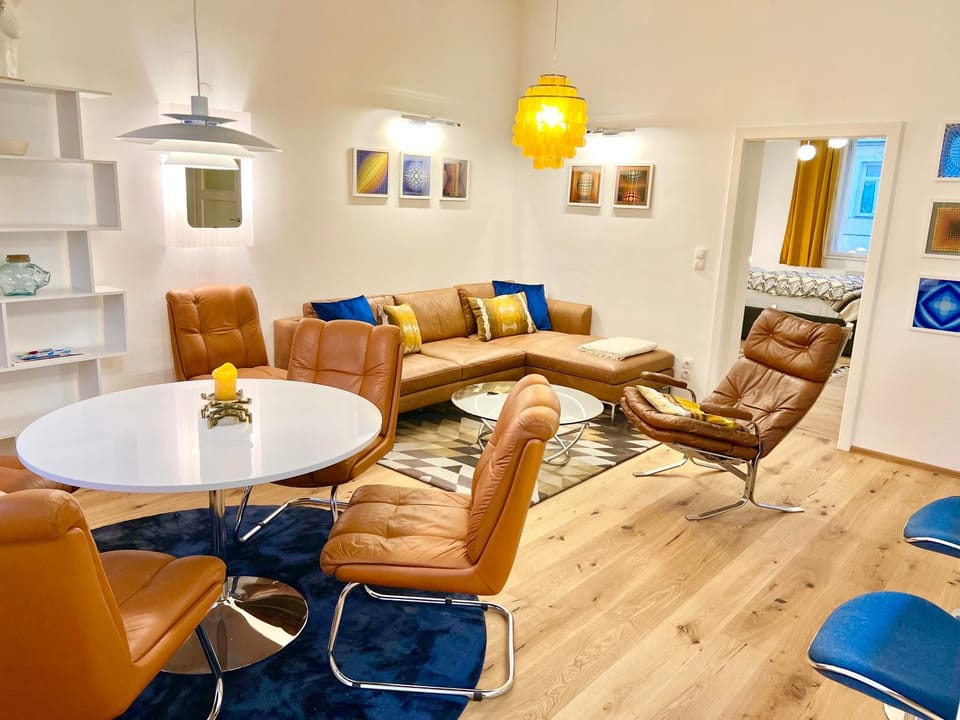 Living room, Seating area