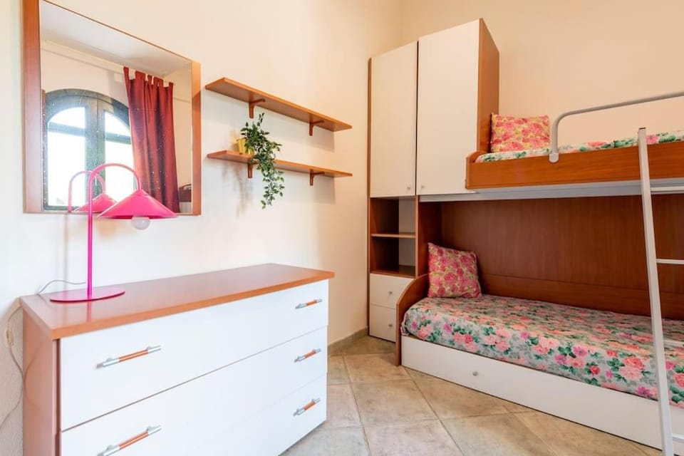 Photo of the whole room, Bedroom, bunk bed