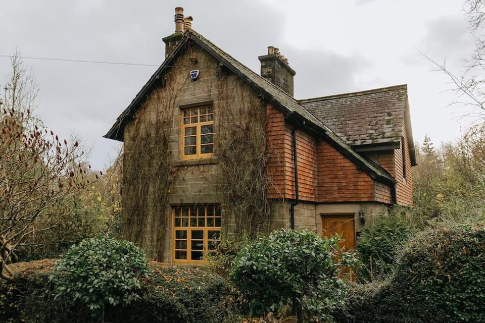 Property building, Day, Garden, Garden view