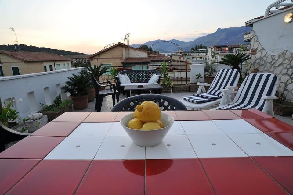 Balcony/Terrace, Mountain view