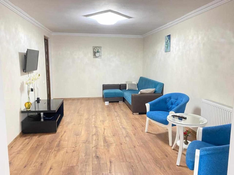 Communal lounge/ TV room, Living room, Seating area