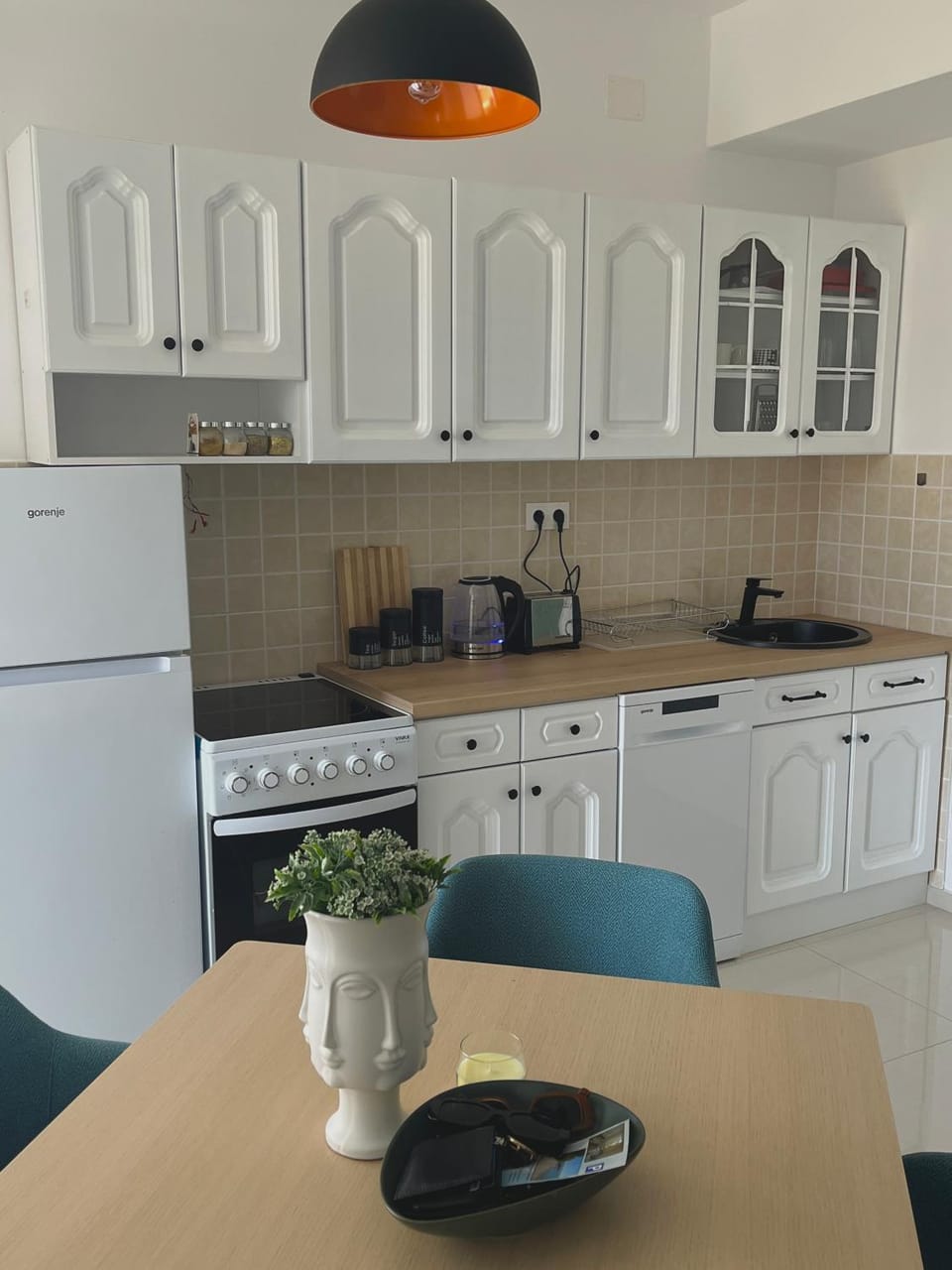 Coffee/tea facilities, Kitchen or kitchenette, Food and drinks, Food and drinks, Dining area, dishwasher, pet friendly, stove, toaster, kitchen, kitchen