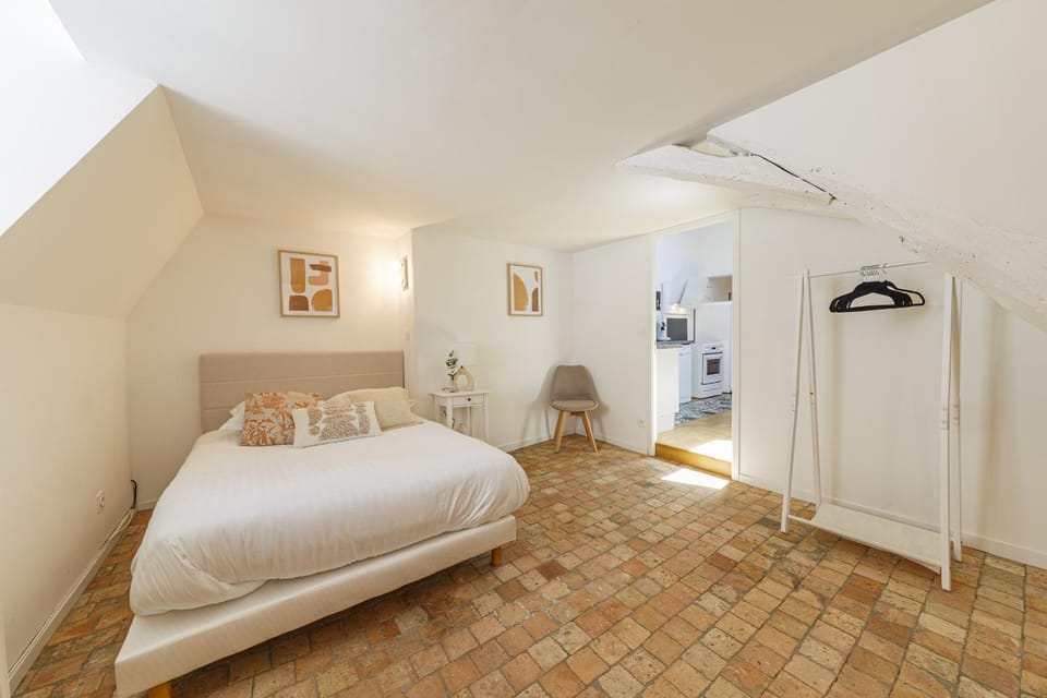 Bed, Photo of the whole room, Bedroom, towels, wardrobe