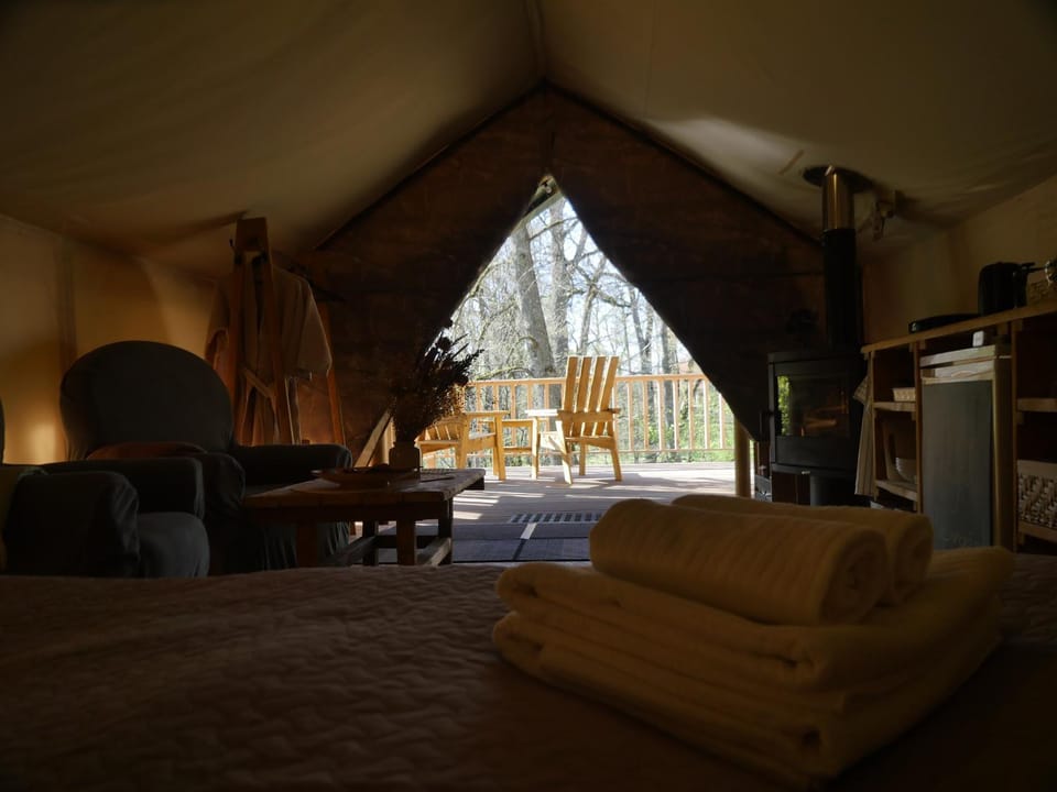 Bed, Living room, Photo of the whole room, Bedroom