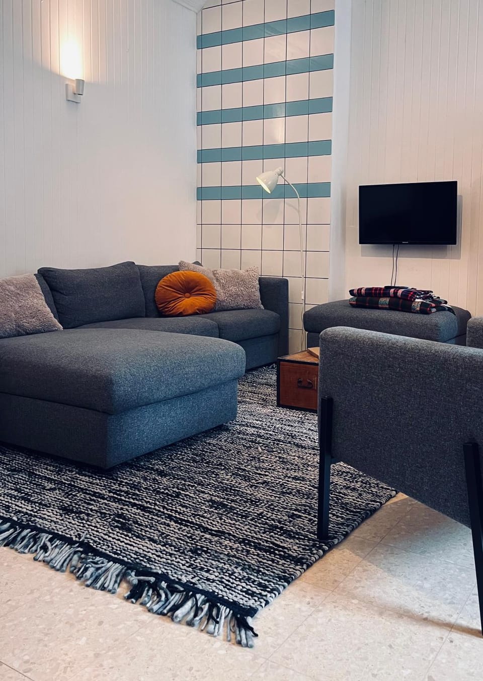 TV and multimedia, Living room, Seating area, Evening entertainment