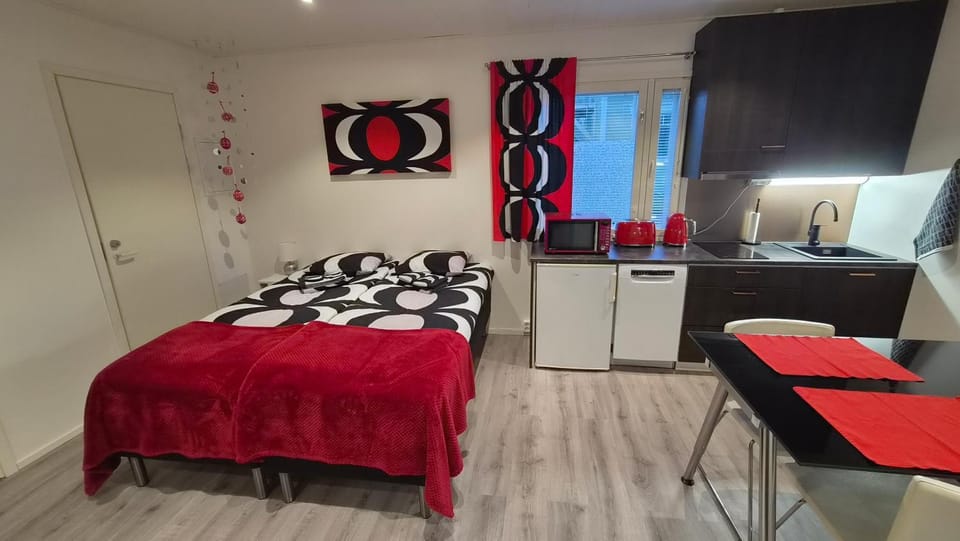 Bed, Kitchen or kitchenette, Dining area