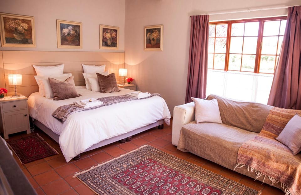 Bed, Seating area