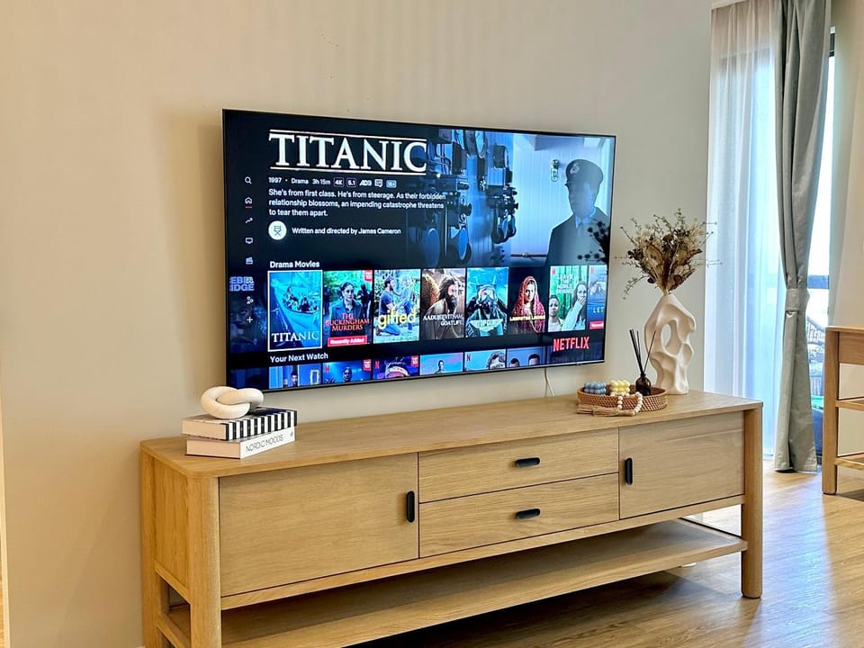 Communal lounge/ TV room, TV and multimedia, Evening entertainment