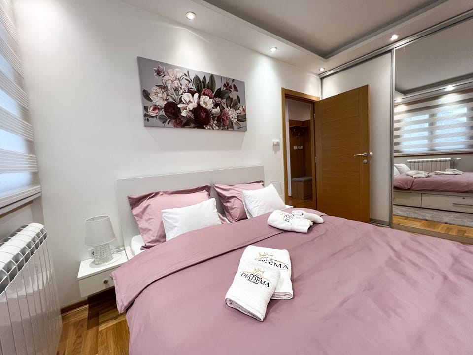 Bed, Bedroom, towels, wardrobe