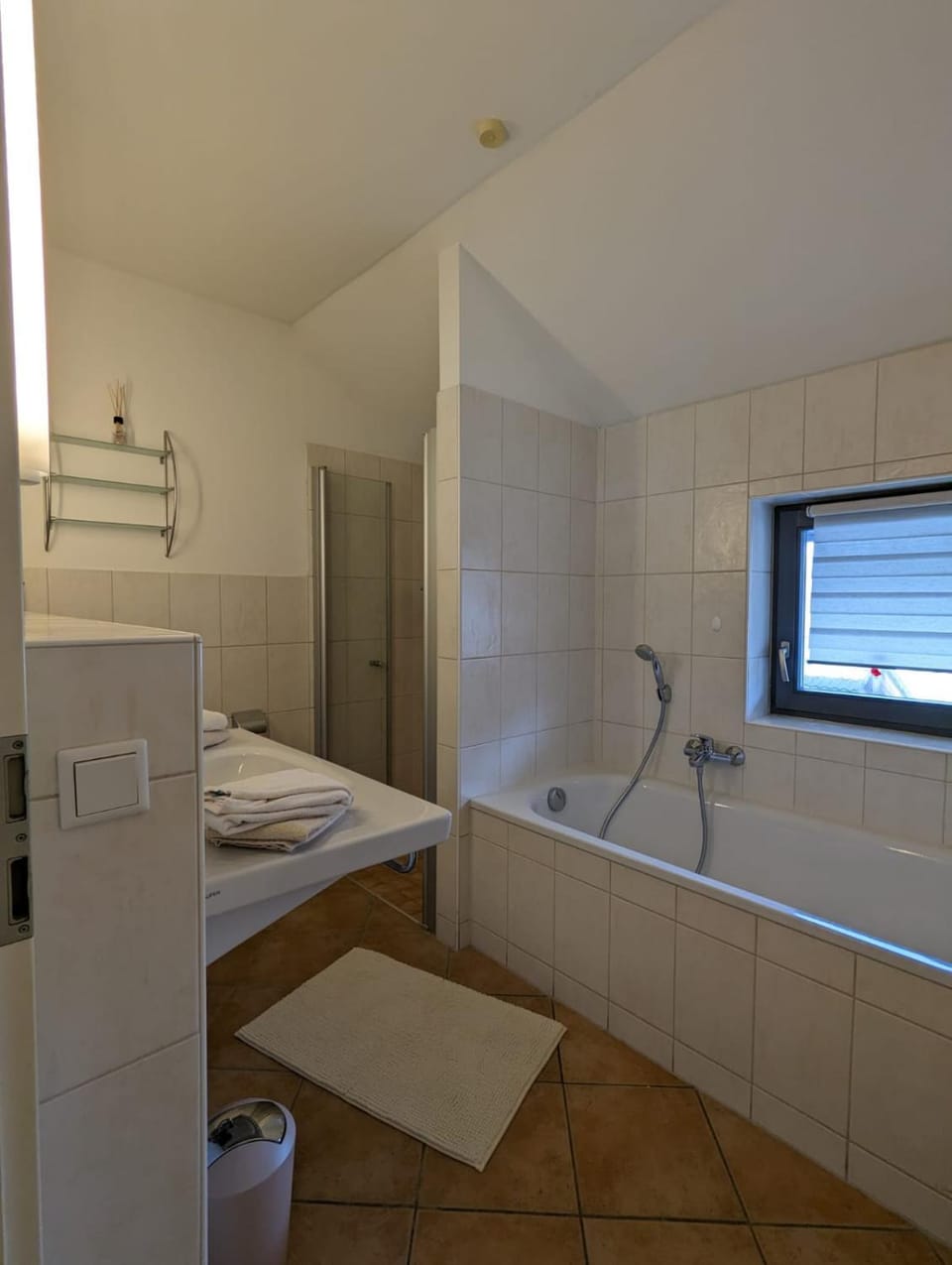 Shower, Bathroom, Bath, towels