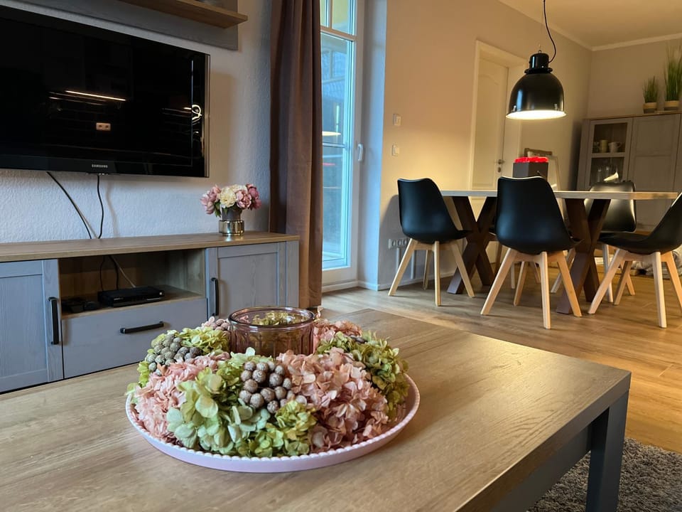 TV and multimedia, Living room, Dining area
