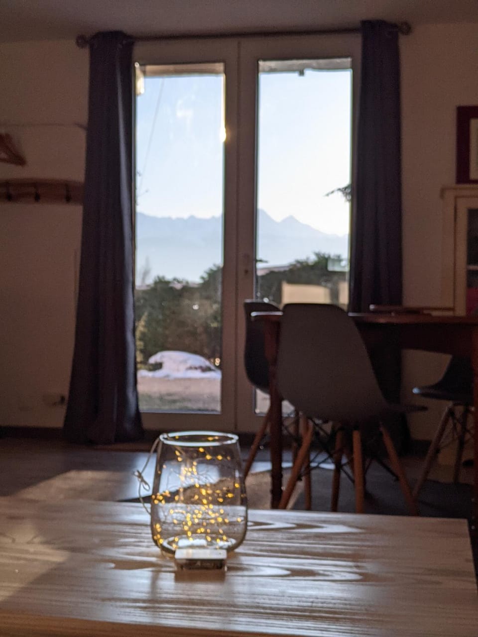 Living room, Dining area, Mountain view