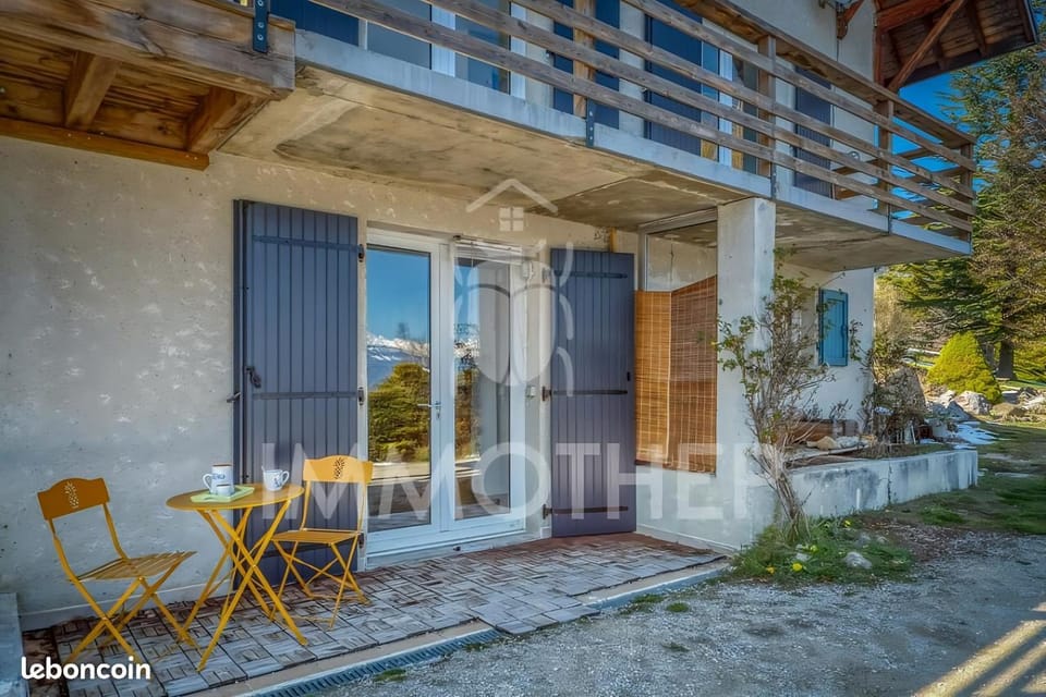Property building, Patio, Balcony/Terrace