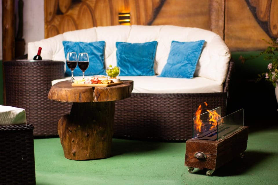 Seating area, fireplace