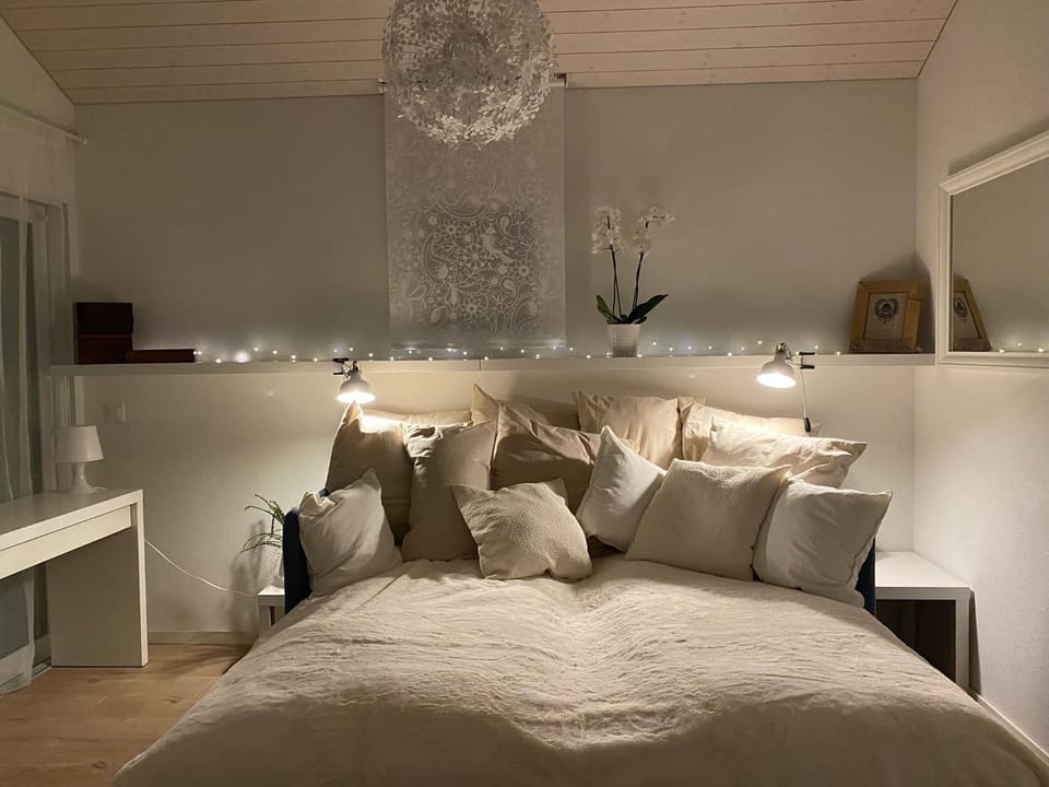 Bed, Photo of the whole room, Bedroom
