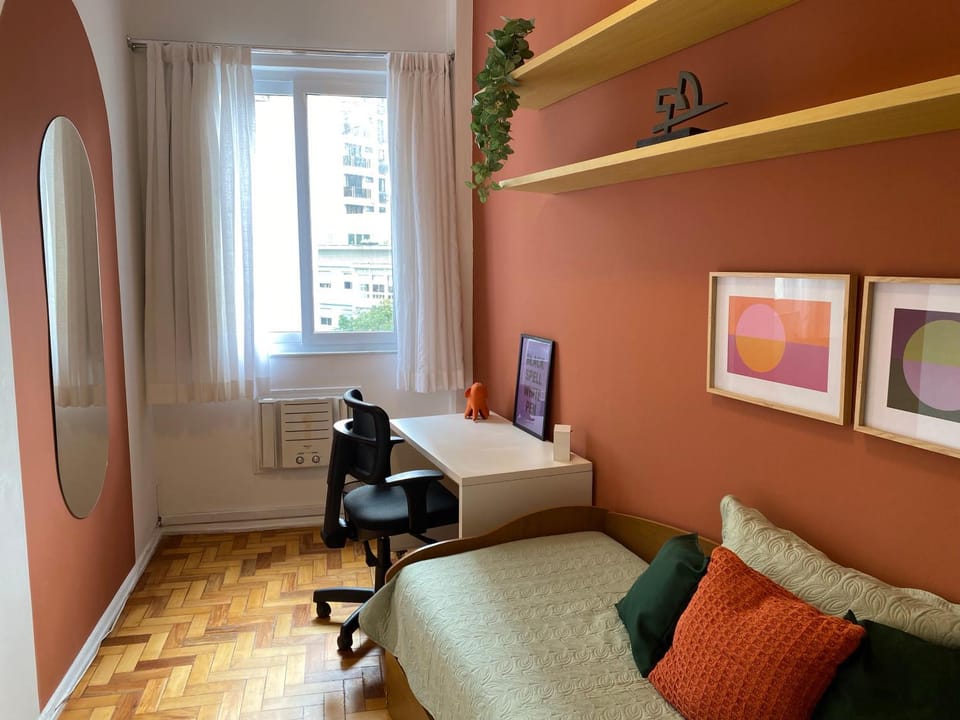 Baixo Leblon com charme, lazer e home office Apartment in Rio de Janeiro