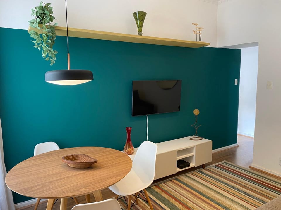 Baixo Leblon com charme, lazer e home office Apartment in Rio de Janeiro