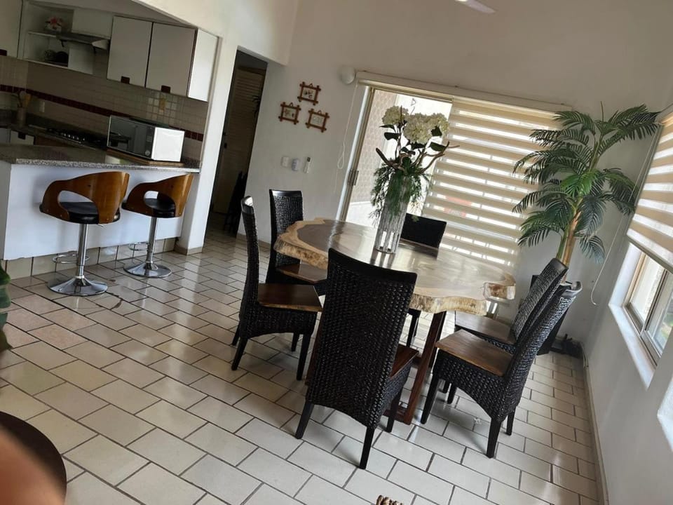 Hermoso apartamento en Manzanillo con alberca y cancha de tenis, Ideal para relajarse y disfrutar de una escapada tranquila en el paraíso tropical Apartment in Manzanillo
