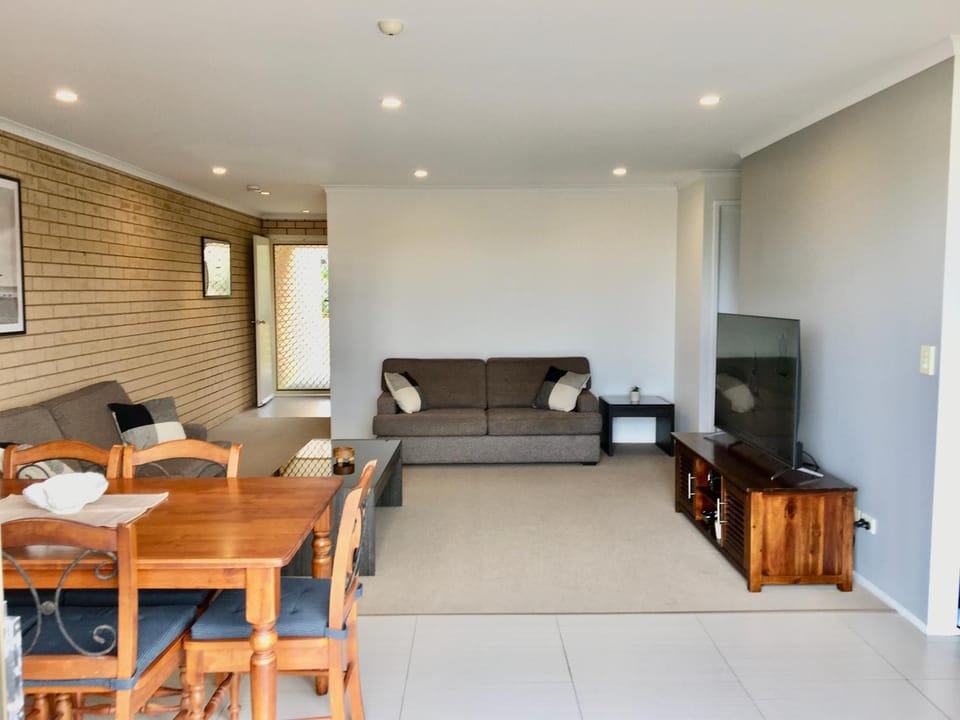 SeascapeatAlexBeach Budget Accomodation Apartment in Sunshine Coast
