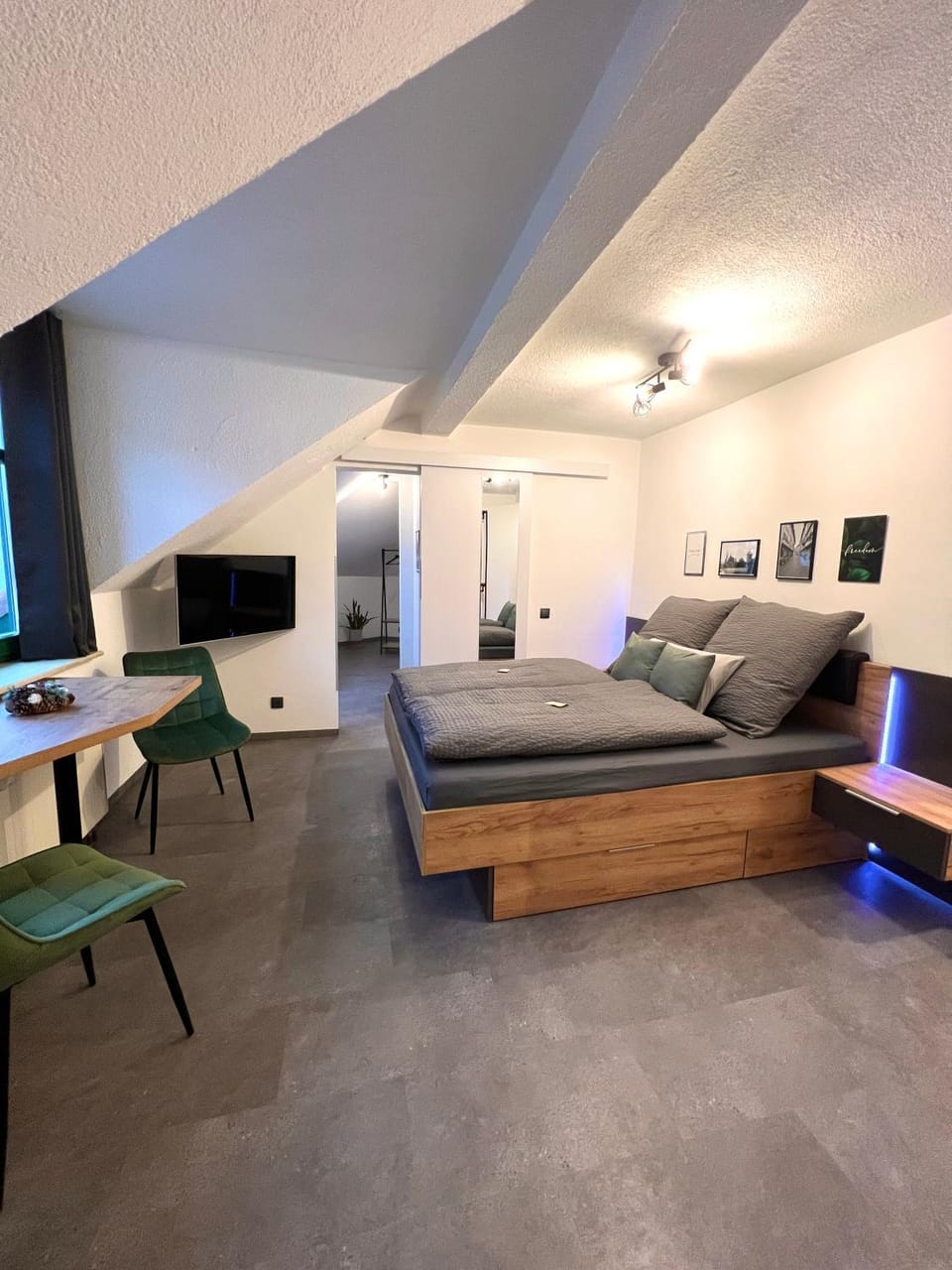 Photo of the whole room