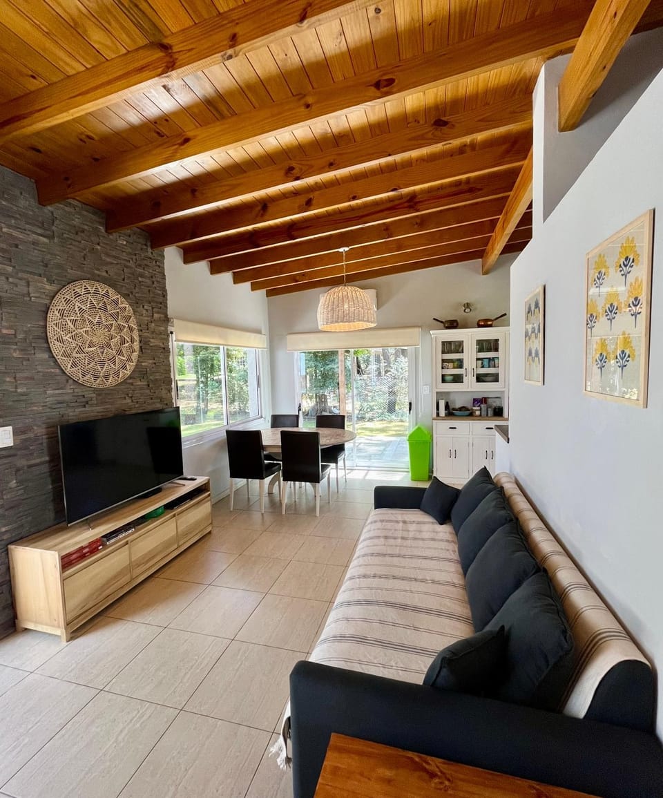 Communal lounge/ TV room, TV and multimedia, Living room, Seating area