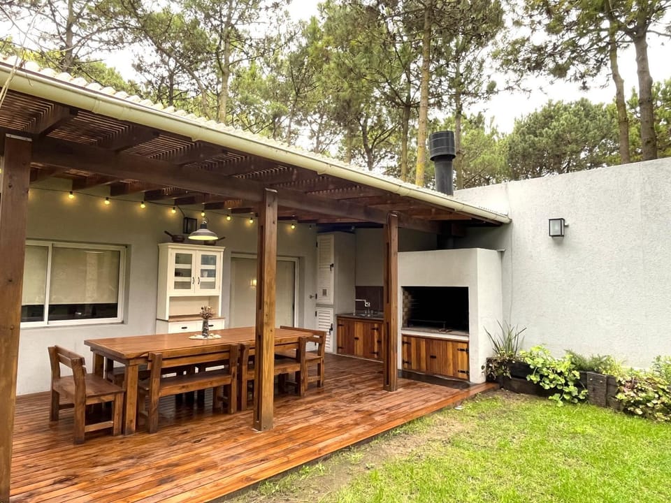 BBQ facilities, Dining area
