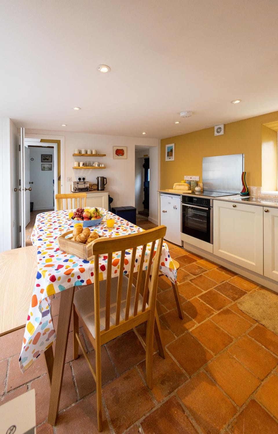 Kitchen or kitchenette, Food and drinks, Dining area, dishwasher, pet friendly, stove