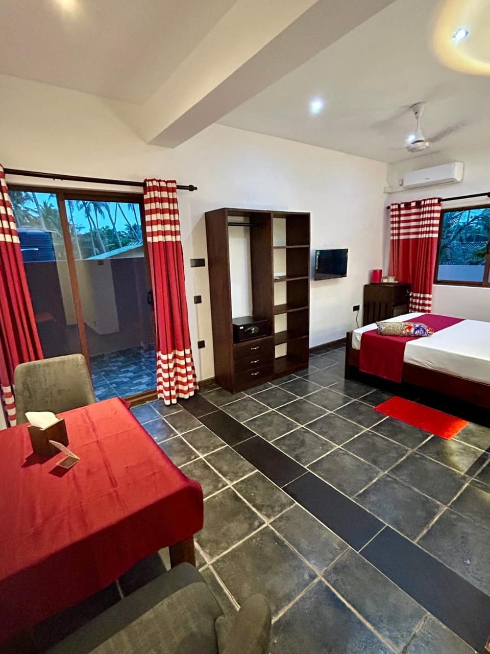 Reef Bungalow Private Villa, 6 bedrooms Villa in Western Province