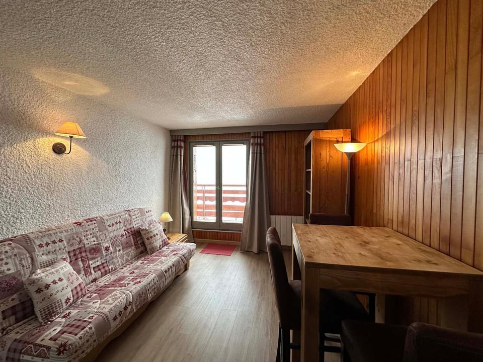 Studio confortable, ski aux pieds, proche centre, balcon privé - FR-1-688-44 Apartment in Les Allues