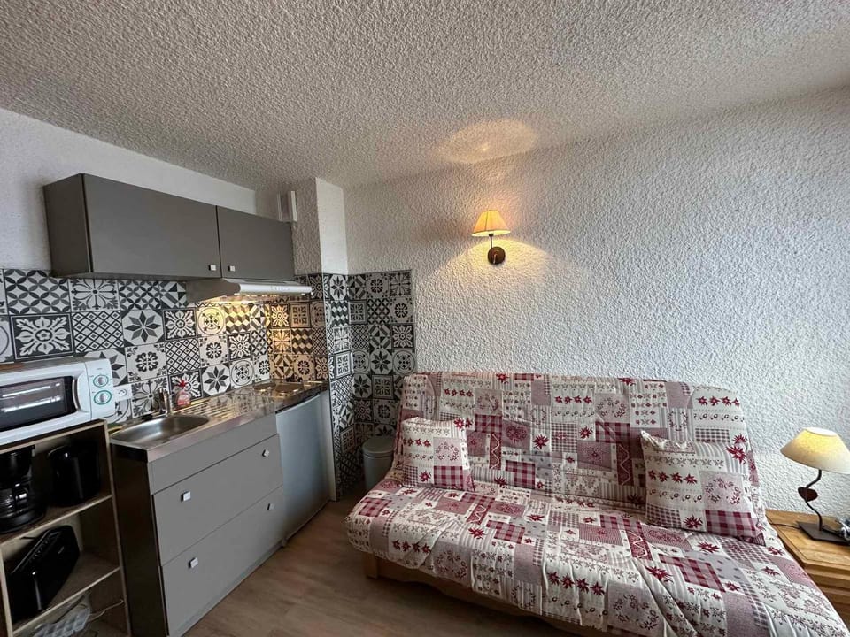 Studio confortable, ski aux pieds, proche centre, balcon privé - FR-1-688-44 Apartment in Les Allues