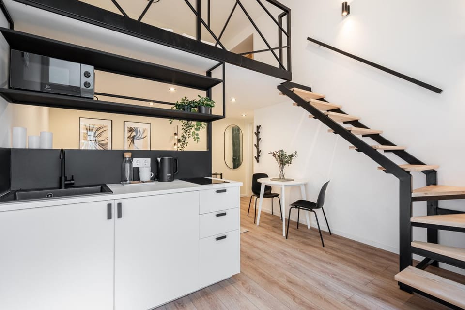 Kitchen or kitchenette, Dining area, microwave, stove
