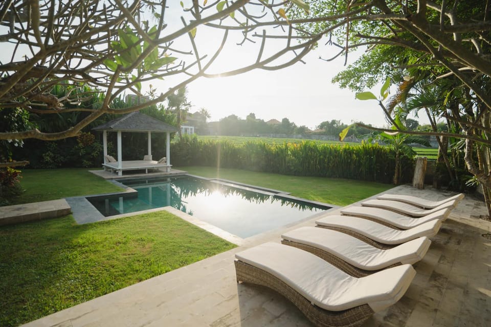 Pool view, Swimming pool, sunbed