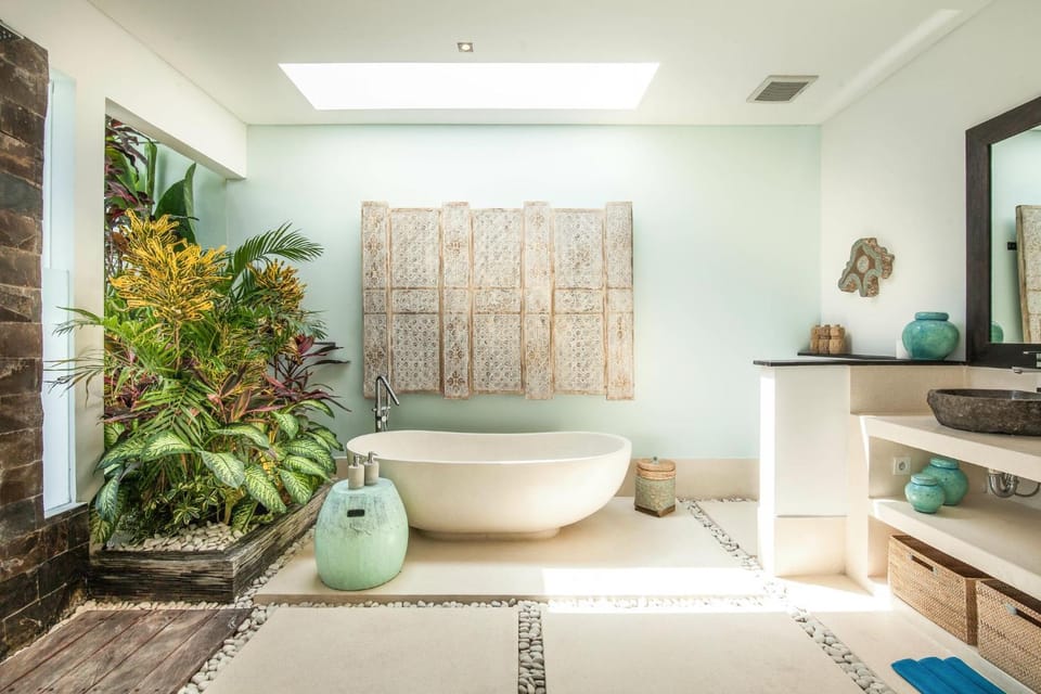 5BR Designer Villa, Walk to Beach, Luxury Living Villa in Kuta