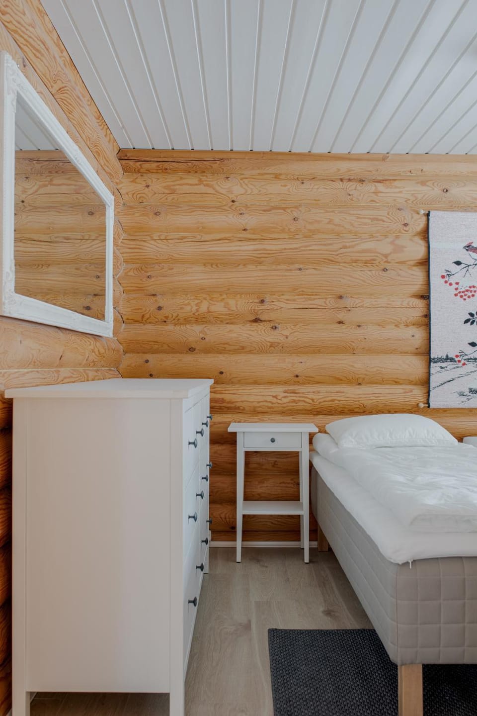 Bed, Photo of the whole room, wardrobe