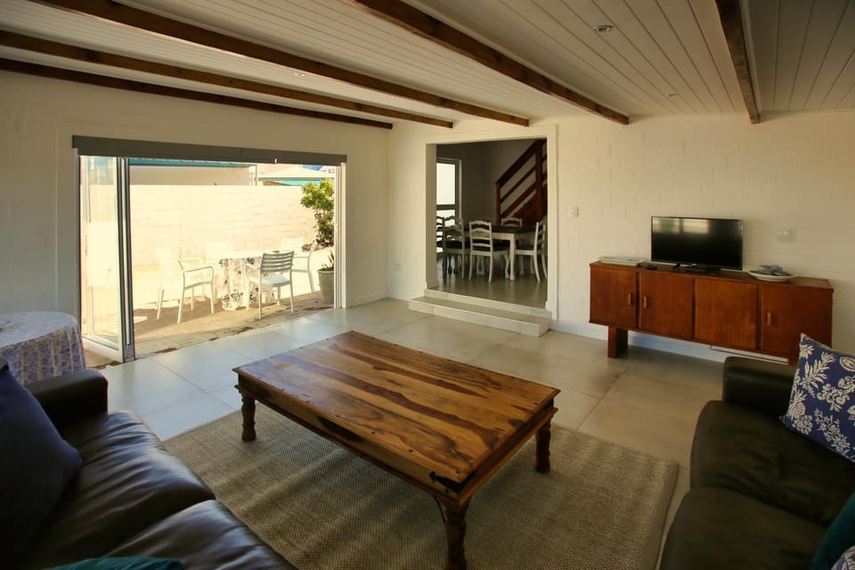 Communal lounge/ TV room, TV and multimedia, Balcony/Terrace, Living room, Seating area