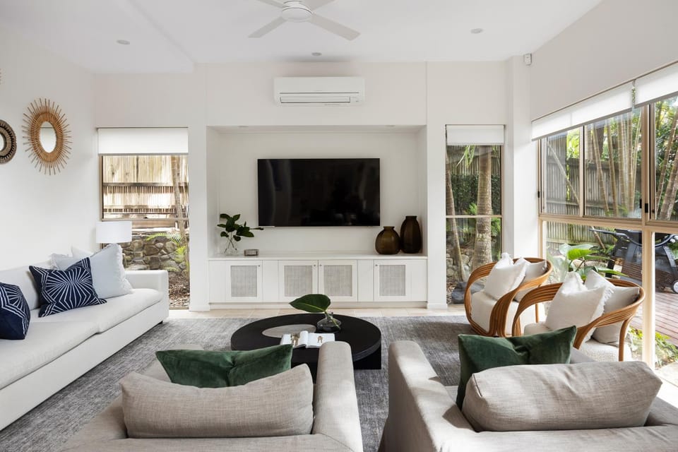 TV and multimedia, Living room, Seating area, fireplace, air conditioner