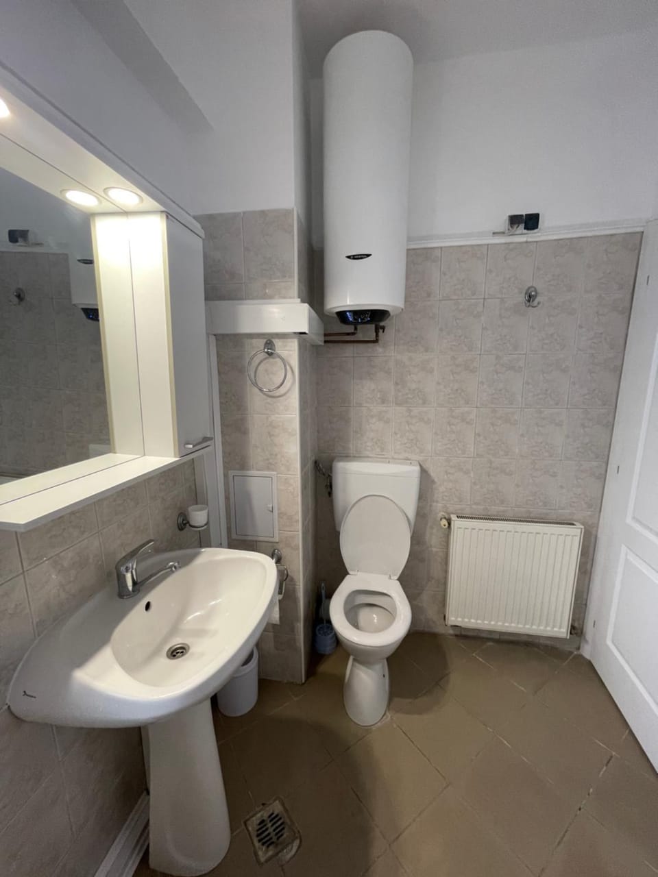 Shower, Toilet