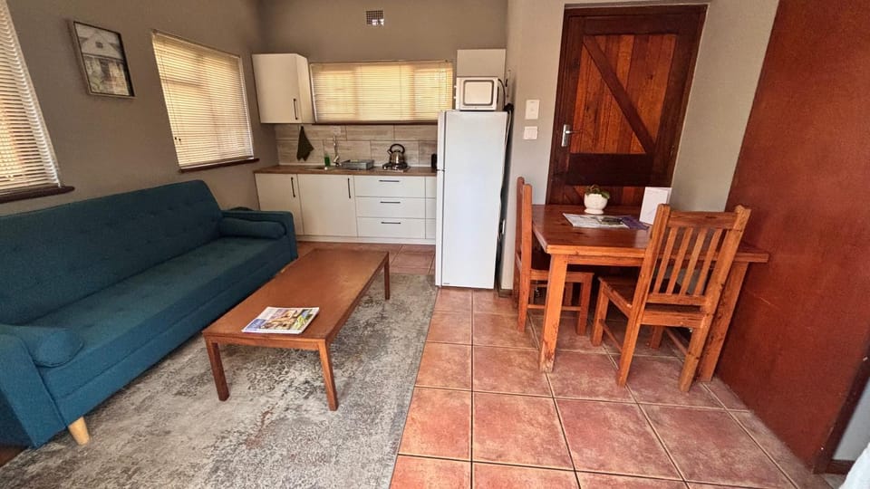 Kitchen or kitchenette, Living room, Seating area