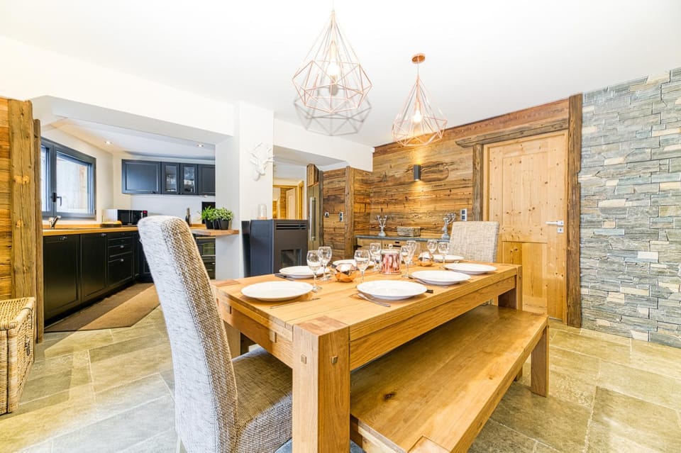 Dining area, kitchen