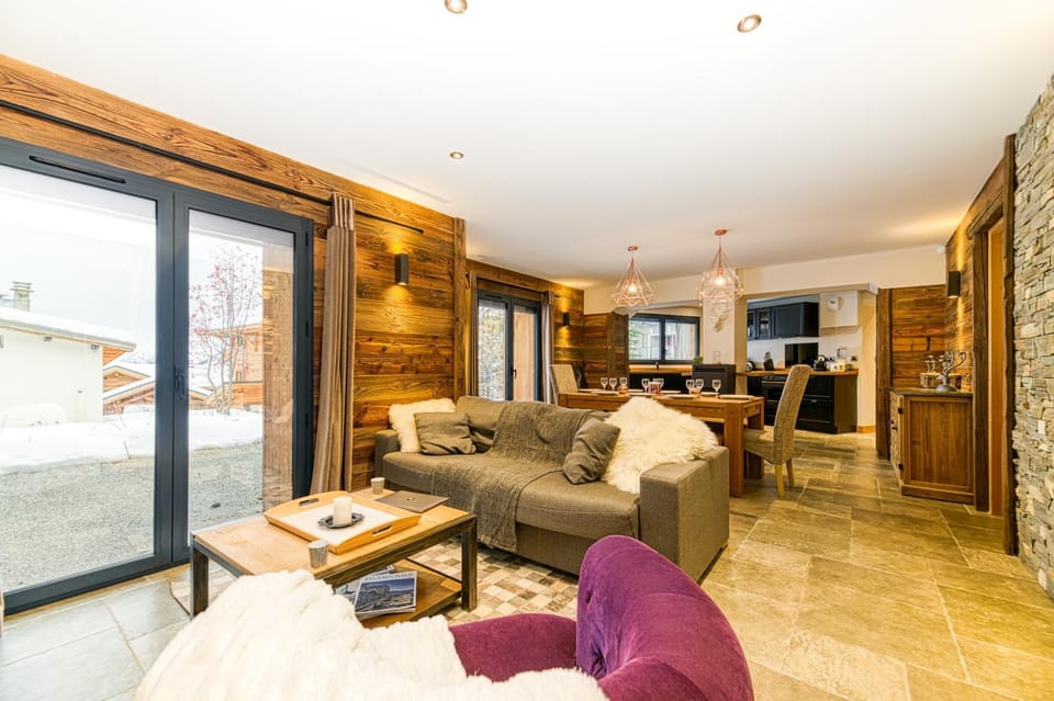 Kitchen or kitchenette, Living room, Dining area