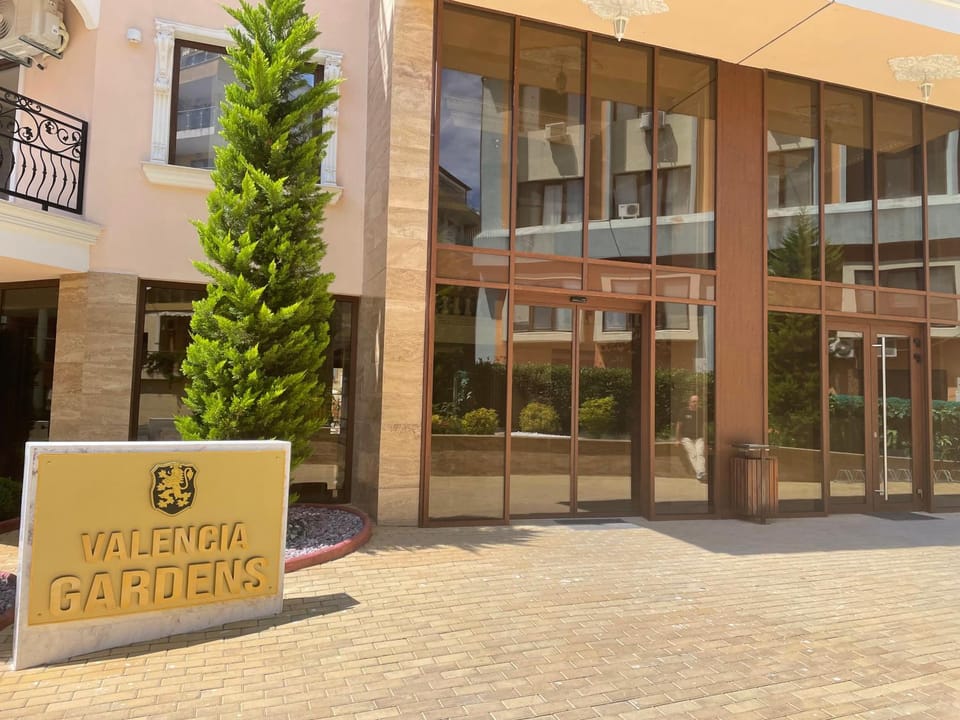 Property building, Facade/entrance